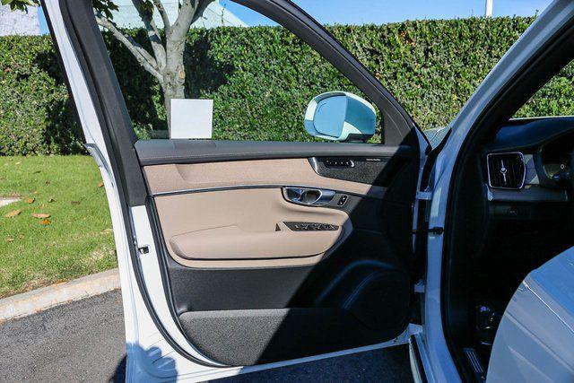 2026 Volvo XC90 Plus, B6 AWD Gas (mild hybrid), Gasoline, Bright, 7 Seats