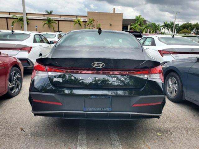 2025 Hyundai Elantra SE