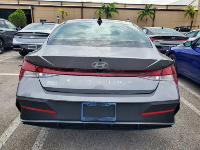 2025 Hyundai Elantra SE