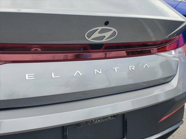 2025 Hyundai Elantra SE