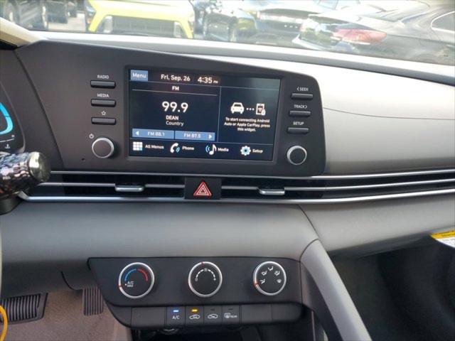 2025 Hyundai Elantra SE