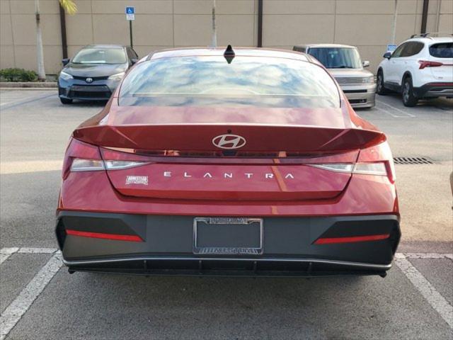 2025 Hyundai Elantra SE