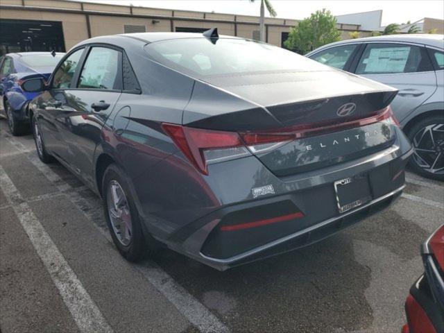 2025 Hyundai Elantra SE