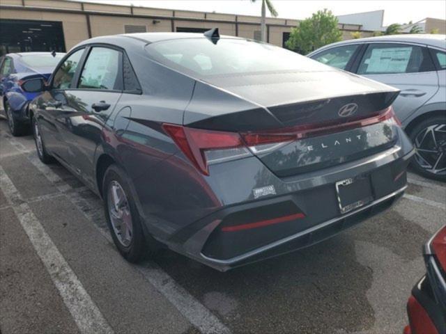 2025 Hyundai Elantra SE
