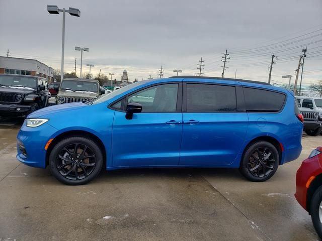 2026 Chrysler Pacifica PACIFICA SELECT AWD