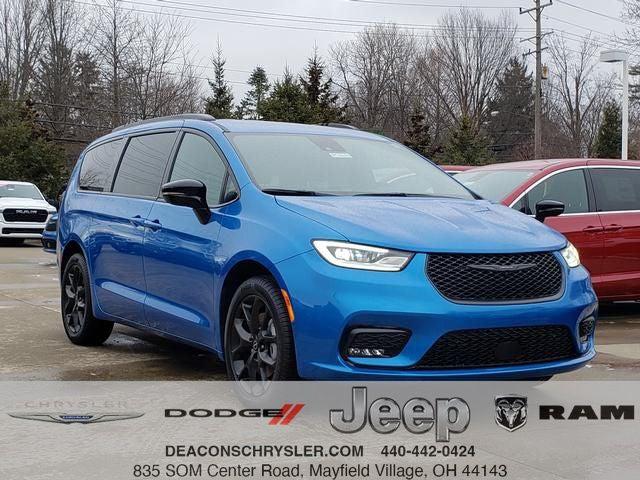 2026 Chrysler Pacifica Select AWD for sale in Mayfield Village, OH