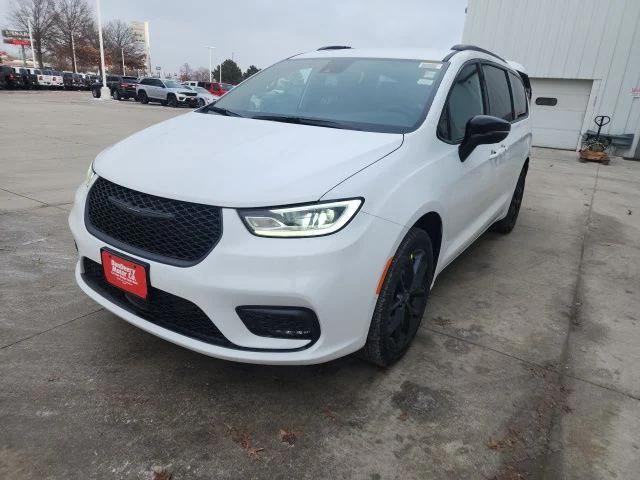 2026 Chrysler Pacifica PACIFICA SELECT AWD