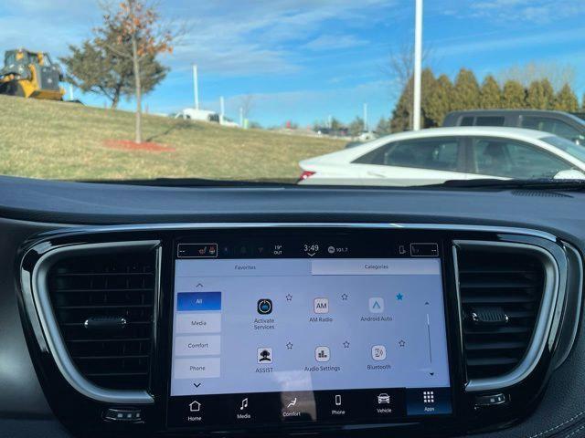 2026 Chrysler Pacifica Select