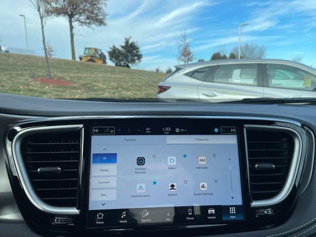 2026 Chrysler Pacifica Select