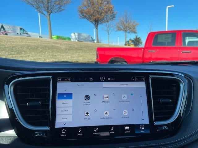 2026 Chrysler Pacifica Select
