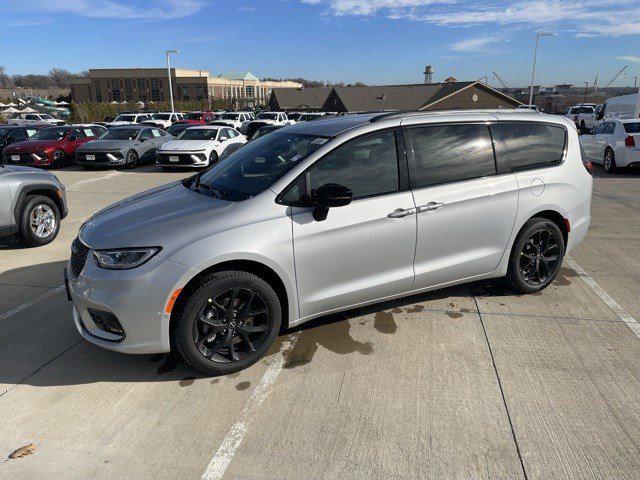 2026 Chrysler Pacifica PACIFICA SELECT AWD