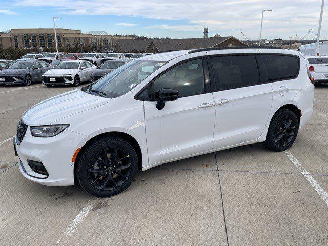 2026 Chrysler Pacifica PACIFICA SELECT AWD