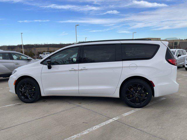 2026 Chrysler Pacifica PACIFICA SELECT AWD