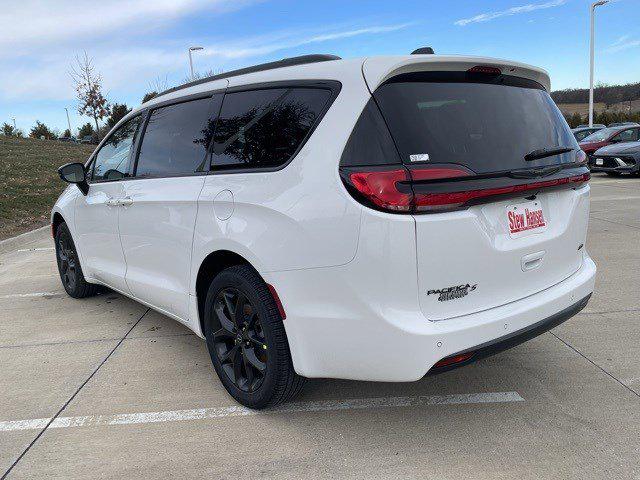 2026 Chrysler Pacifica PACIFICA SELECT AWD