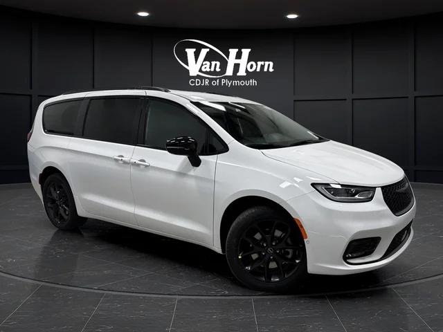 2026 Chrysler Pacifica Select AWD for sale in Plymouth, WI