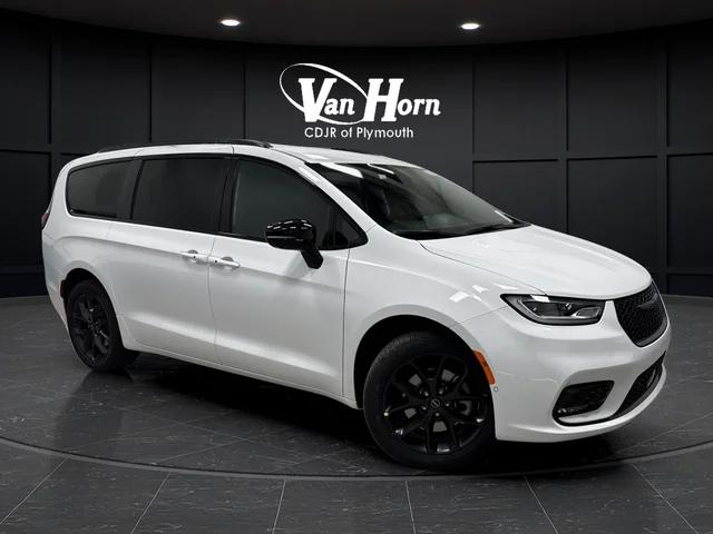 2026 Chrysler Pacifica Select AWD