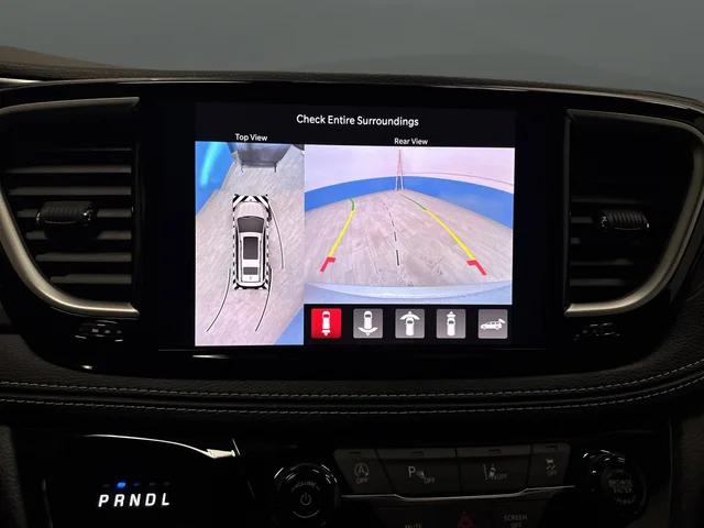 2026 Chrysler Pacifica Select AWD