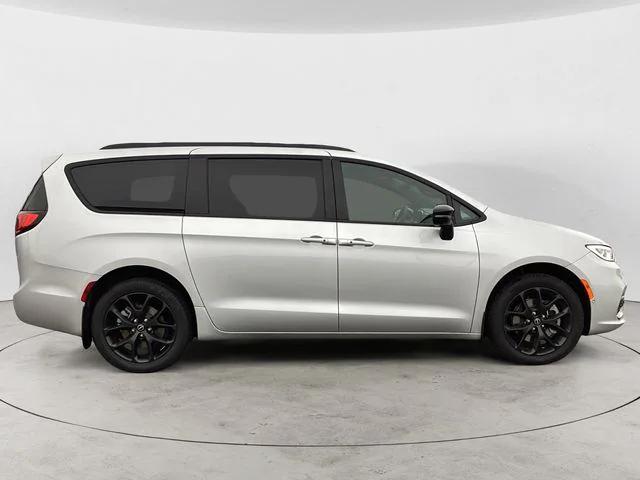 2026 Chrysler Pacifica Limited AWD
