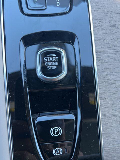 2026 Volvo XC90 Plus, B6 AWD Gas (mild hybrid), Gasoline, Bright, 7 Seats