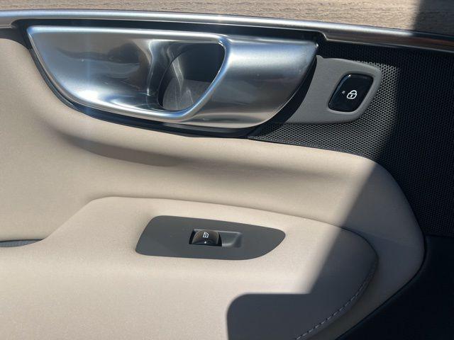 2026 Volvo XC90 Plus, B6 AWD Gas (mild hybrid), Gasoline, Bright, 7 Seats