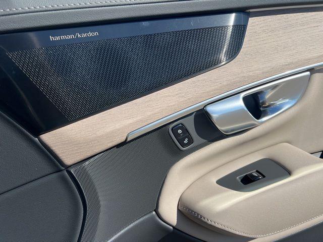 2026 Volvo XC90 Plus, B6 AWD Gas (mild hybrid), Gasoline, Bright, 7 Seats
