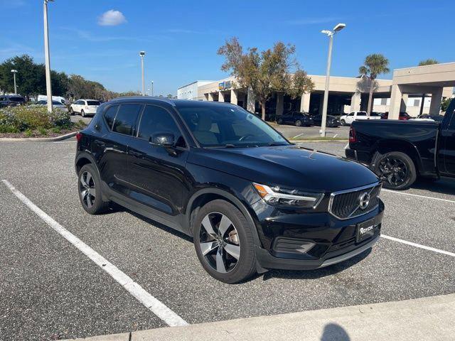 2020 Volvo XC40 T5 Momentum 2020 Volvo XC40 T5 Momentum
