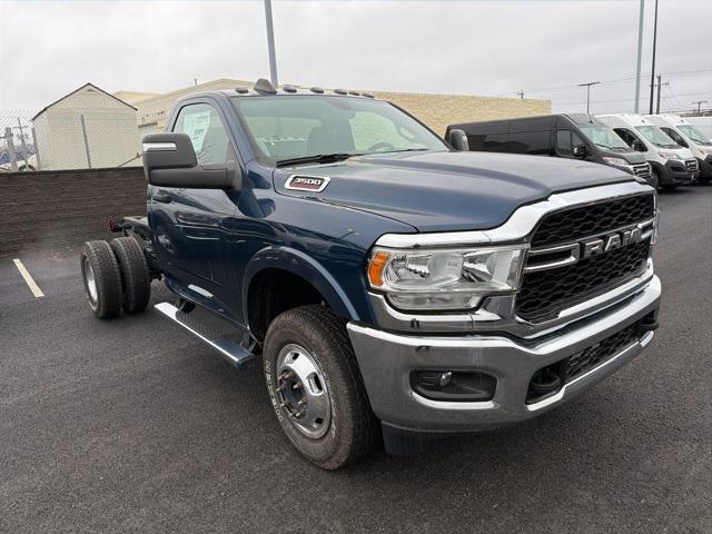 2024 RAM Ram 3500 Chassis Cab RAM 3500 TRADESMAN CHASSIS REGULAR CAB 4X4 60 CA