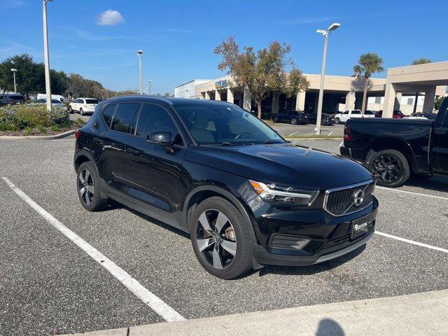 2020 Volvo XC40 T5 Momentum 2020 Volvo XC40 T5 Momentum
