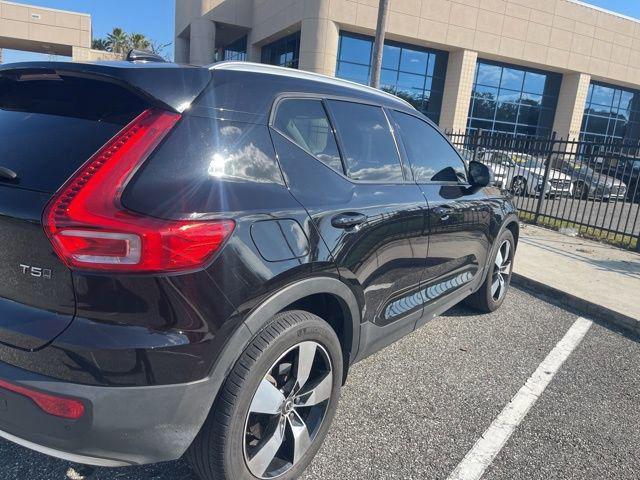 2020 Volvo XC40 T5 Momentum 2020 Volvo XC40 T5 Momentum