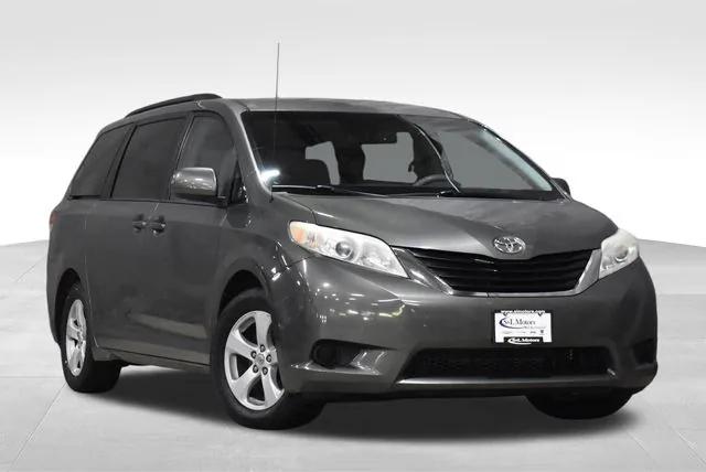 2012 Toyota Sienna LE V6 8 Passenger