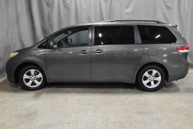 2012 Toyota Sienna LE V6 8 Passenger