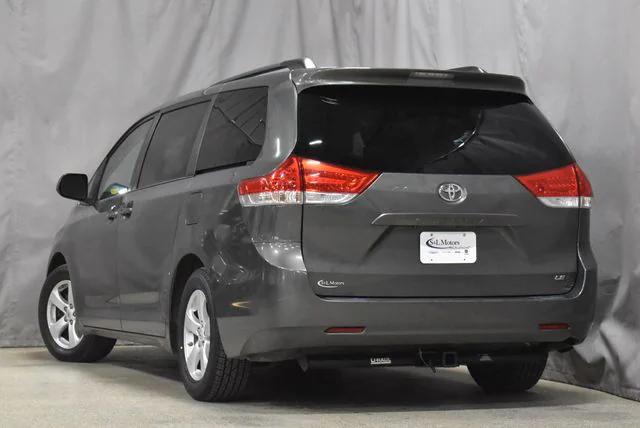 2012 Toyota Sienna LE V6 8 Passenger