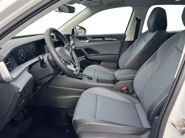 2025 Volkswagen Tiguan 2.0T SE