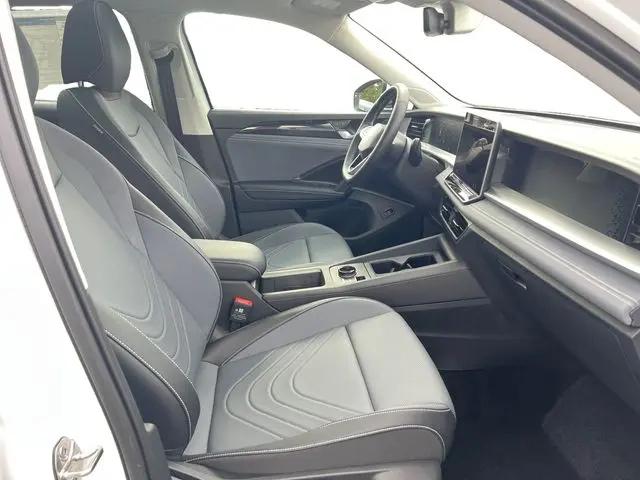 2025 Volkswagen Tiguan 2.0T SE