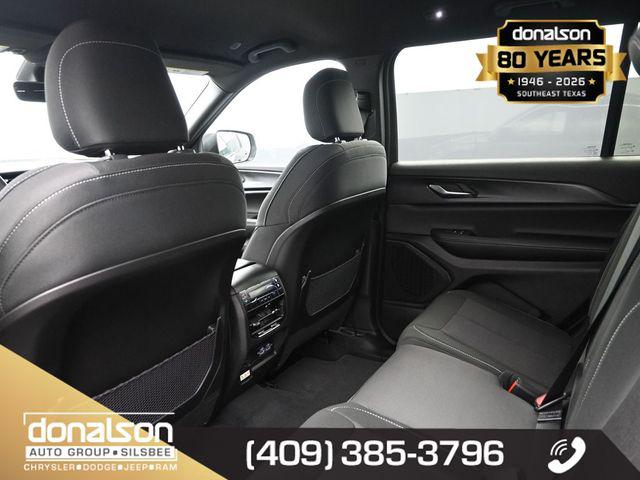 2025 Jeep Grand Cherokee L Laredo 4x2