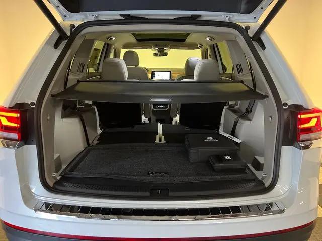 2026 Volkswagen Atlas SE with Technology