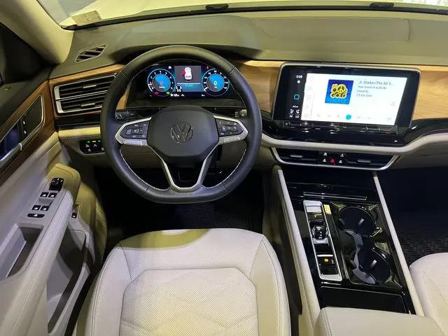 2026 Volkswagen Atlas SE with Technology