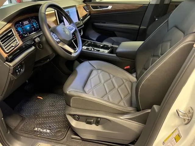 2026 Volkswagen Atlas SE with Technology