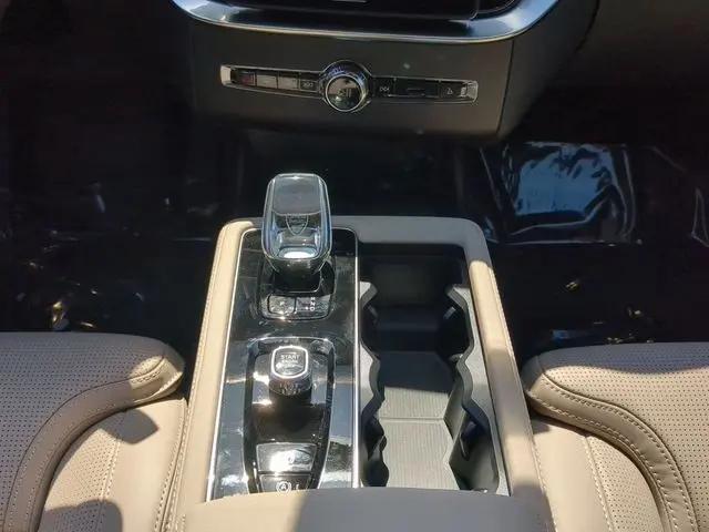 2026 Volvo XC90 Ultra, B6 AWD Gas mild hybrid, Gasoline, Bright, 6 Seats