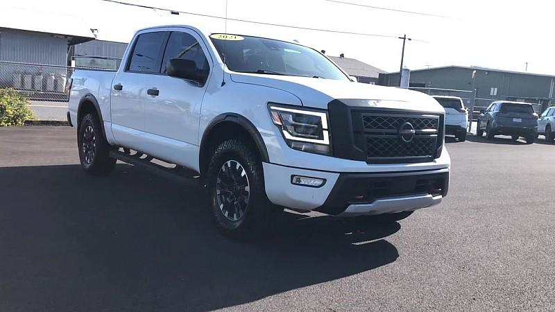 2021 Nissan TITAN Crew Cab PRO-4X 4x4 2021 Nissan TITAN Crew Cab PRO-4X 4x4