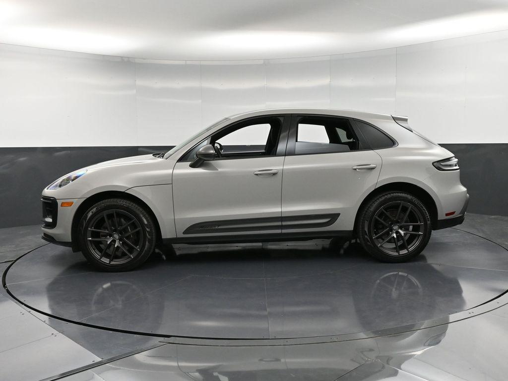 2023 Porsche Macan T photo 2