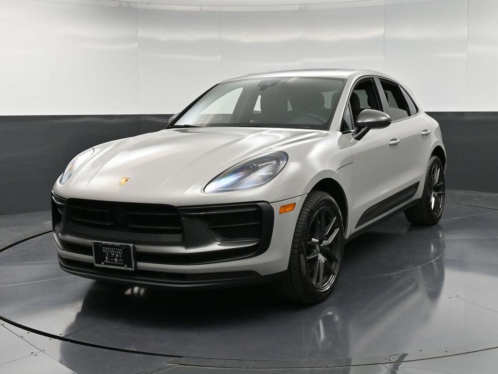 2023 Porsche Macan T photo 3