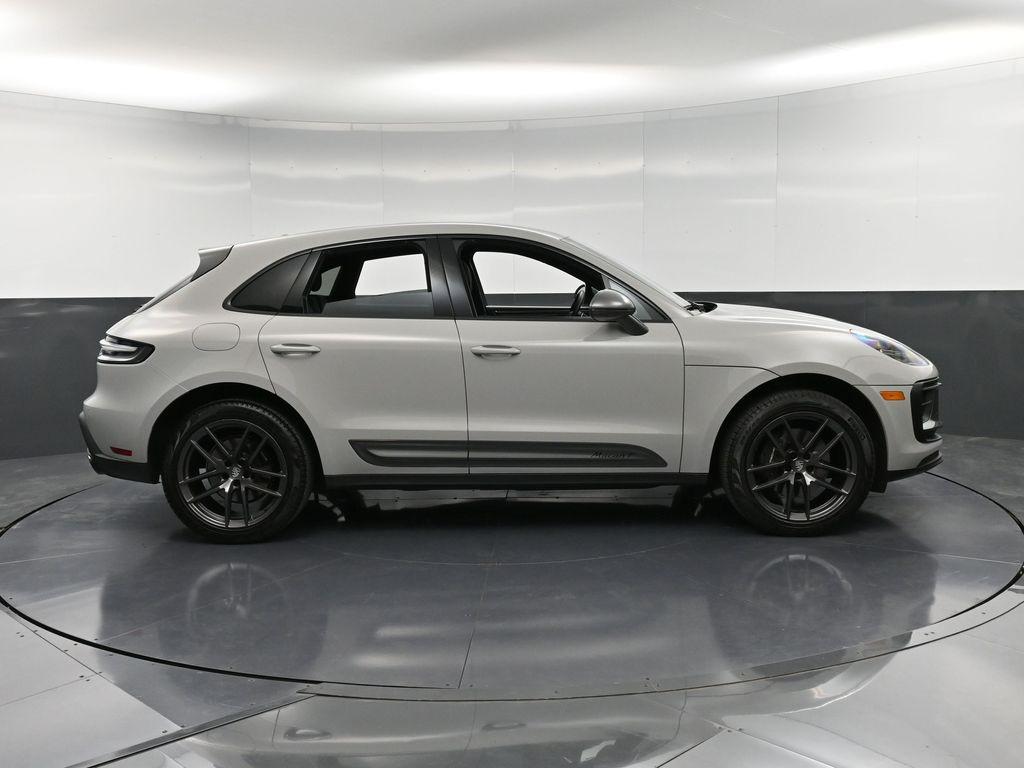 2023 Porsche Macan T photo 4