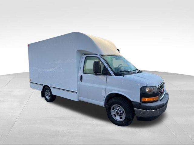 2025 GMC Savana Cutaway Work Van