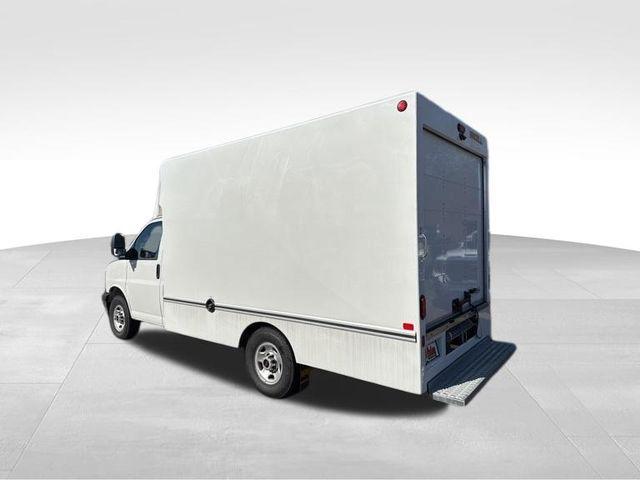 2025 GMC Savana Cutaway Work Van