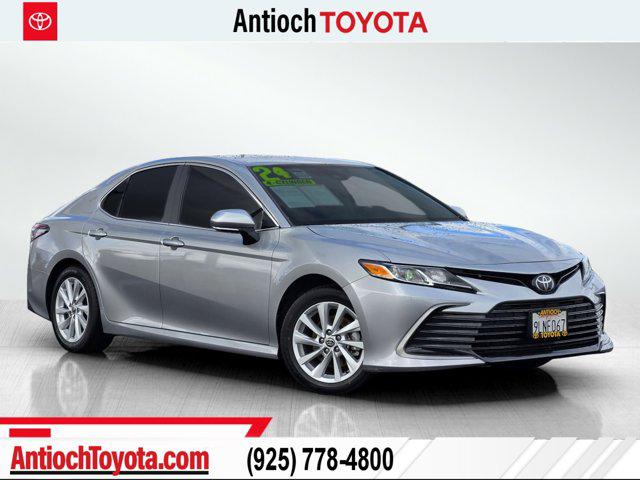 2024 Toyota Camry LE's photo