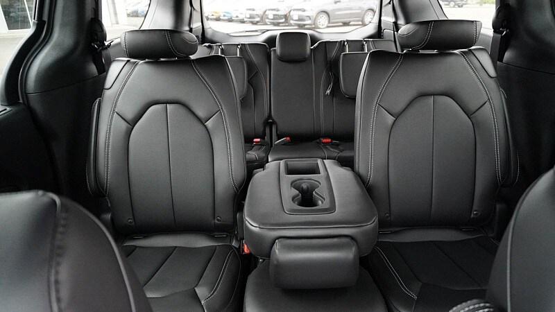 2026 Chrysler Pacifica Select
