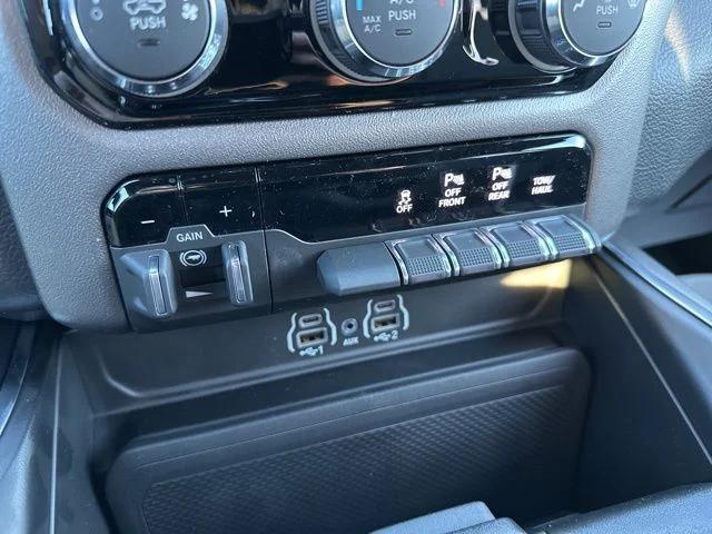 2026 Ram 1500 Big Horn Crew Cab 4x4 5'7" Box