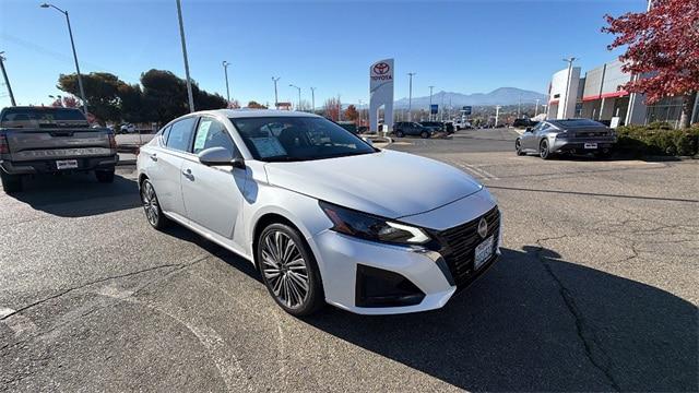 2025 Nissan Altima SL FWD