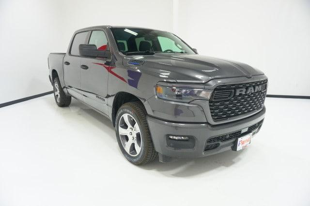2026 RAM Ram 1500 RAM 1500 EXPRESS CREW CAB 4X2 57 BOX